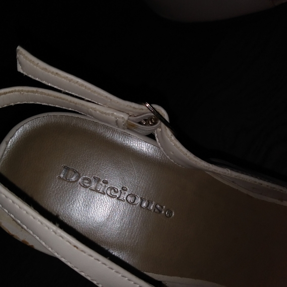 3/$15 White peek-a-boo heel - Picture 4 of 4